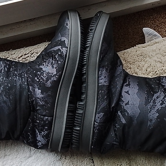 Bogs Black Camouflage 9 Women's Winter Boots NWOT - Picture 8 of 15